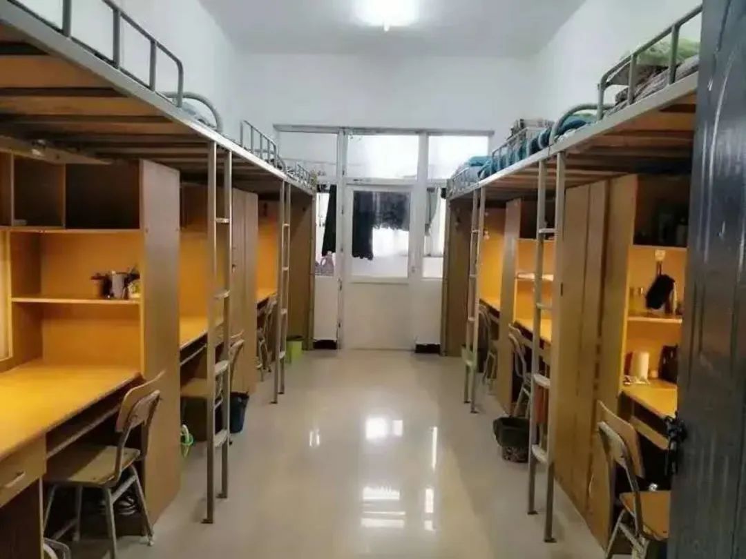平顶山学院宿舍条件怎么样,有空调和独立卫生间吗?(附宿舍图片)