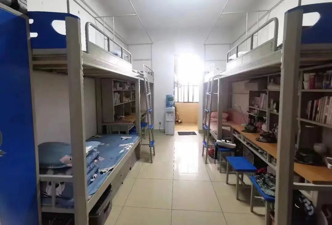云南财经大学宿舍条件怎么样,有空调和独立卫生间吗?(附宿舍图片)
