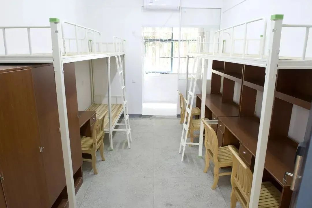 湖北经济学院宿舍条件怎么样,有空调和独立卫生间吗?(附宿舍图片)