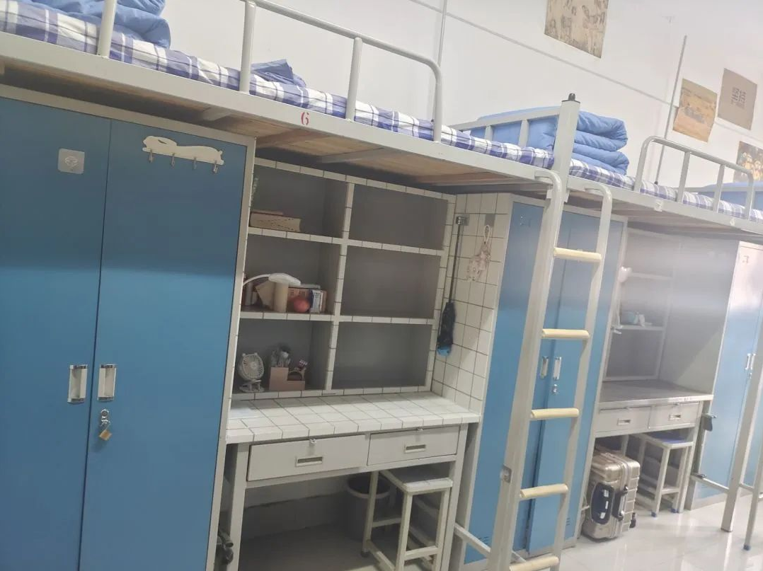 泰山学院宿舍条件怎么样,有空调和独立卫生间吗?(附宿舍图片)