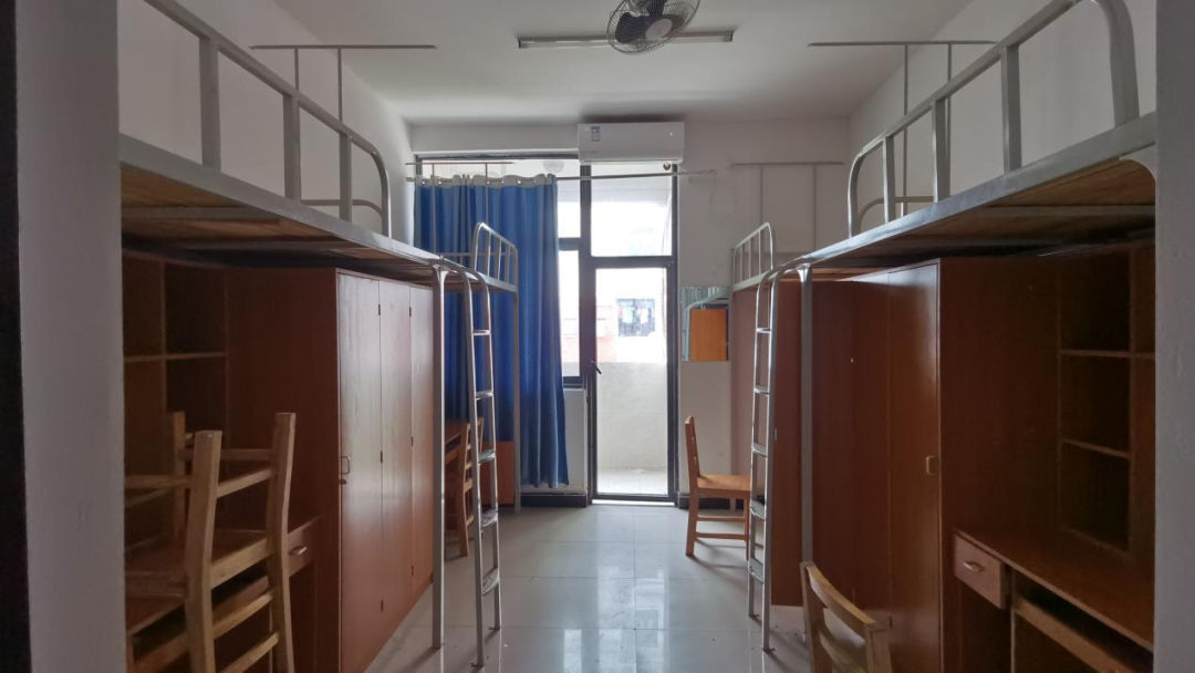 湖北科技学院宿舍条件怎么样,有空调和独立卫生间吗?(附宿舍图片)