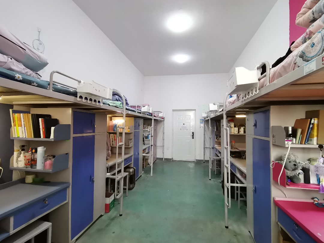新疆科技学院宿舍条件怎么样,有空调和独立卫生间吗?(附宿舍图片)