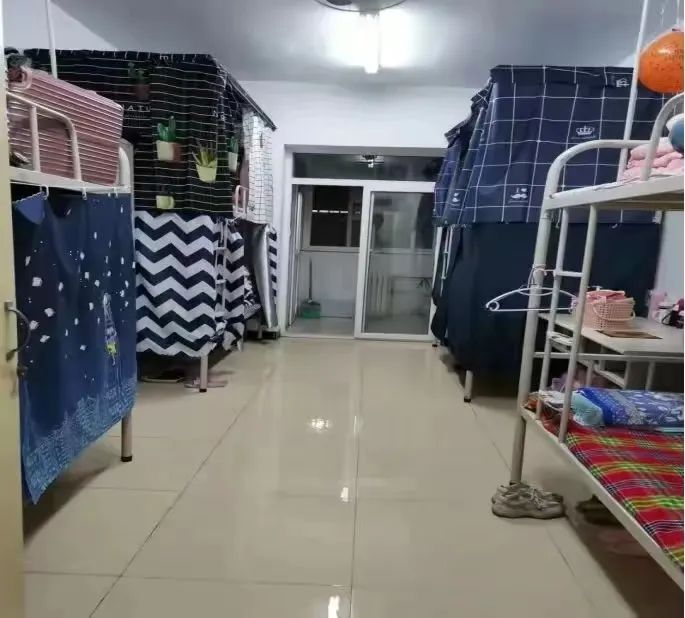 陕西学前师范学院宿舍条件怎么样,有空调和独立卫生间吗?(附宿舍图片)
