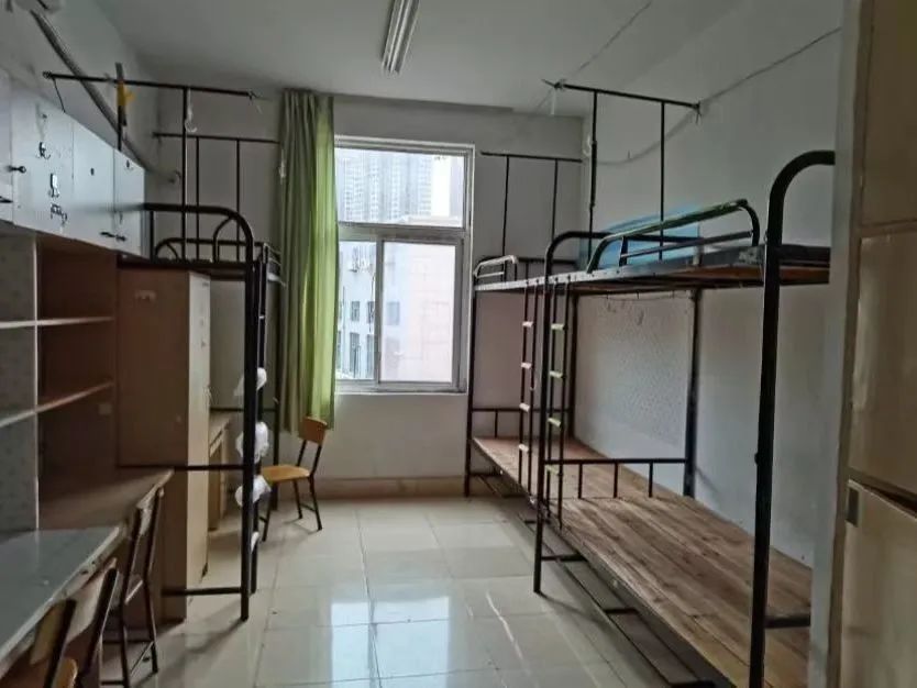 江苏海洋大学宿舍条件怎么样,有空调和独立卫生间吗?(附宿舍图片)