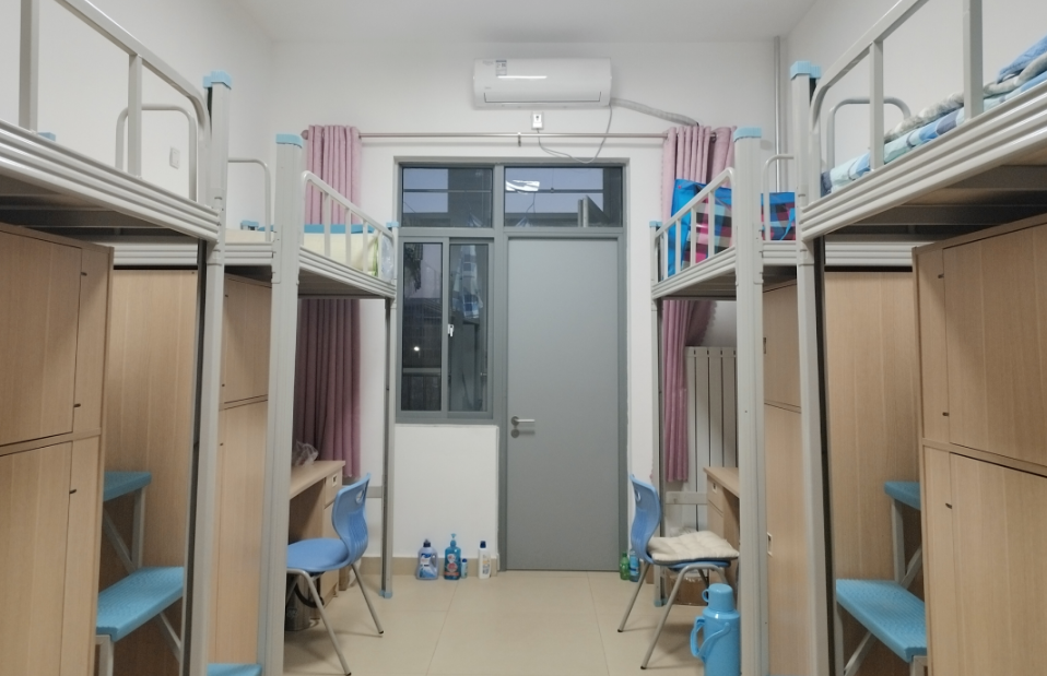 山东农业工程学院宿舍条件怎么样,有空调和独立卫生间吗?(附宿舍图片)