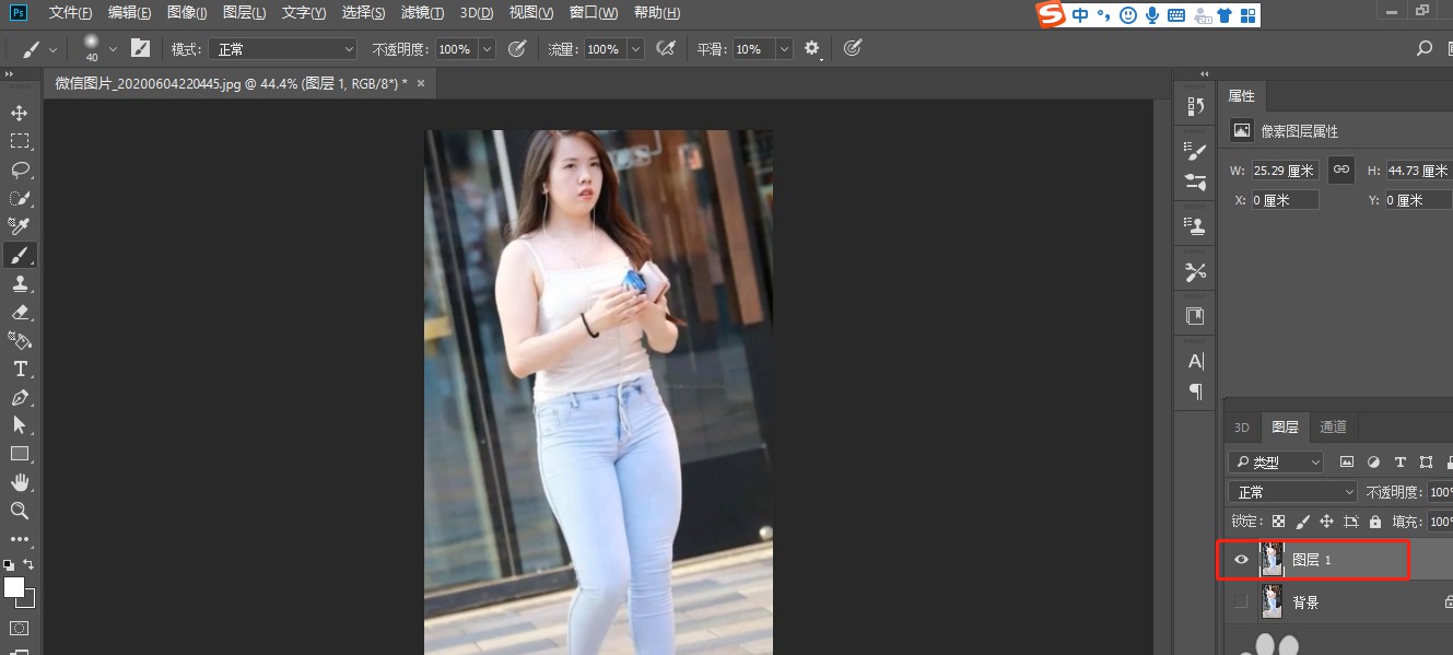 如何使用ps的液化工具对人物进行瘦身?