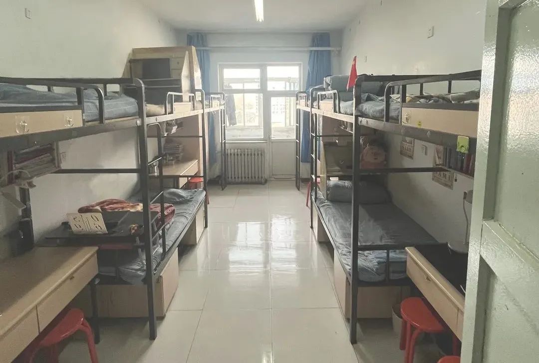 太原工业学院宿舍条件怎么样,有空调和独立卫生间吗?(附宿舍图片)