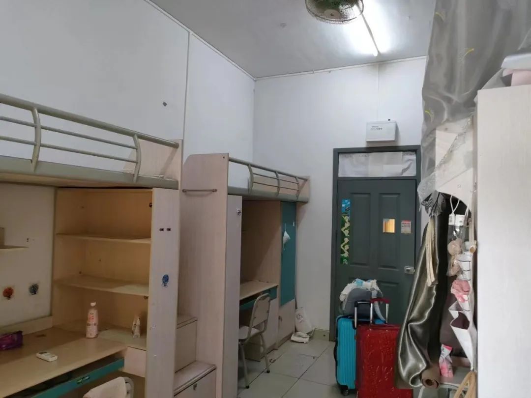 重庆大学宿舍条件怎么样,有空调和独立卫生间吗?(附宿舍图片)