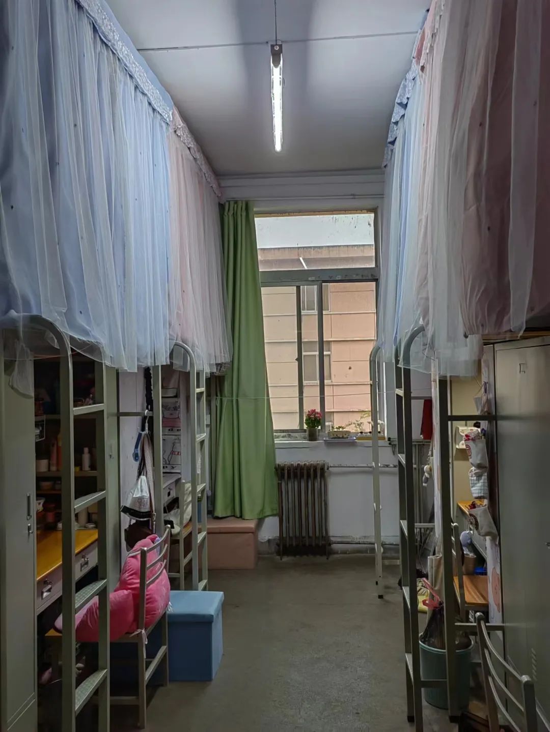 咸阳师范学院宿舍条件怎么样,有空调和独立卫生间吗?(附宿舍图片)