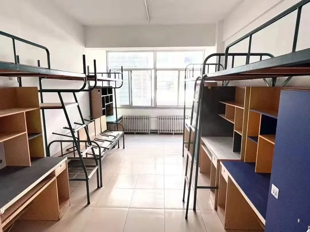 山东工商学院宿舍条件怎么样,有空调和独立卫生间吗?(附宿舍图片)