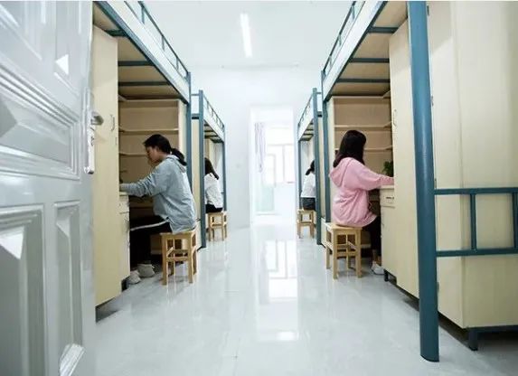 云南经济管理学院宿舍条件怎么样,有空调和独立卫生间吗?(附宿舍图片)
