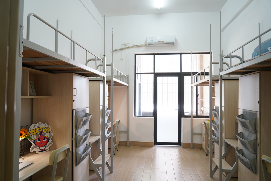 广州华商学院宿舍条件怎么样,有空调和独立卫生间吗?(附宿舍图片)