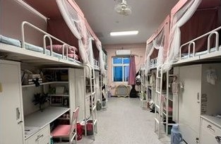 西安翻译学院宿舍条件怎么样,有空调和独立卫生间吗?(附宿舍图片)