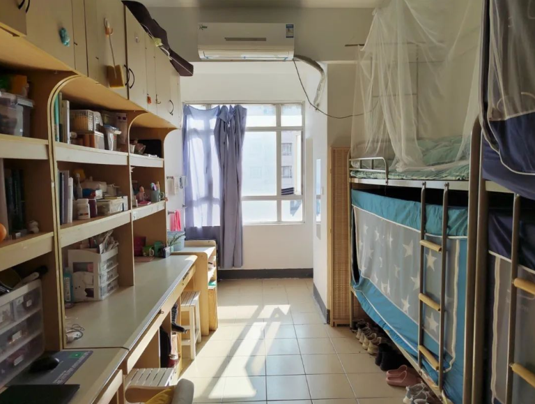 江苏大学宿舍条件怎么样,有空调和独立卫生间吗?(附宿舍图片)