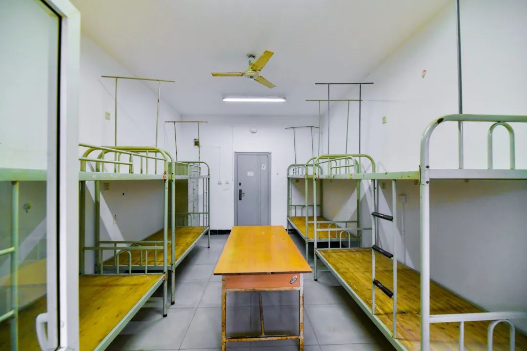 陕西服装工程学院宿舍条件怎么样,有空调和独立卫生间吗?(附宿舍图片)