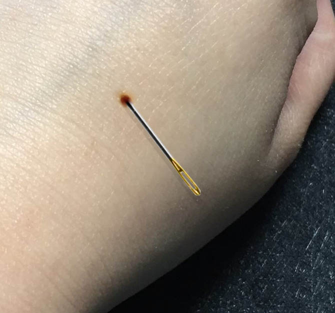 PS怎么合成把针穿进手背的图片效果?