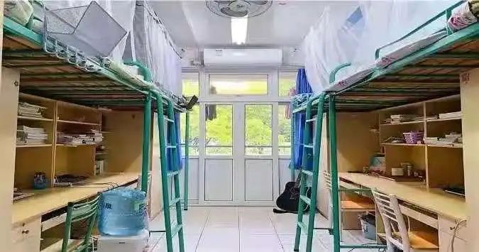 上海商学院宿舍条件怎么样,有空调和独立卫生间吗?(附宿舍图片)