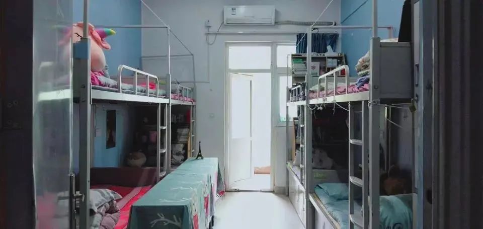 郑州工程技术学院宿舍条件怎么样,有空调和独立卫生间吗?(附宿舍图片)
