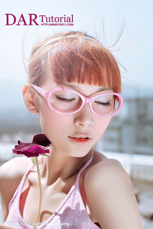 ps把灰暗的外景美女人物调出淡粉色甜美的效果教程