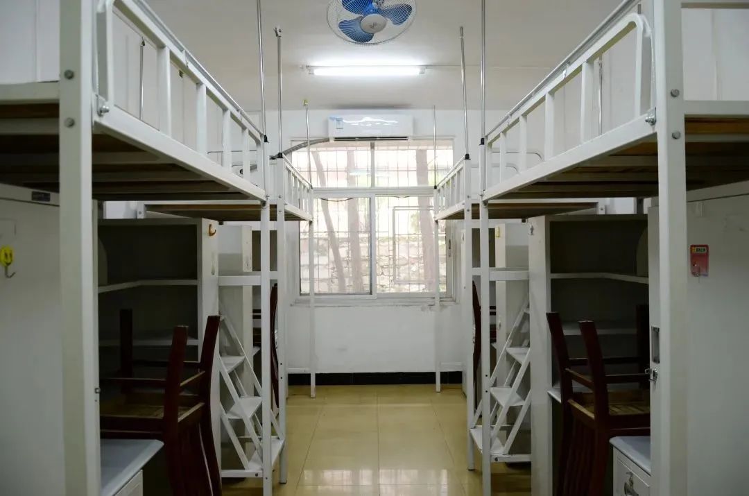 中南财经政法大学宿舍条件怎么样,有空调和独立卫生间吗?(附宿舍图片)