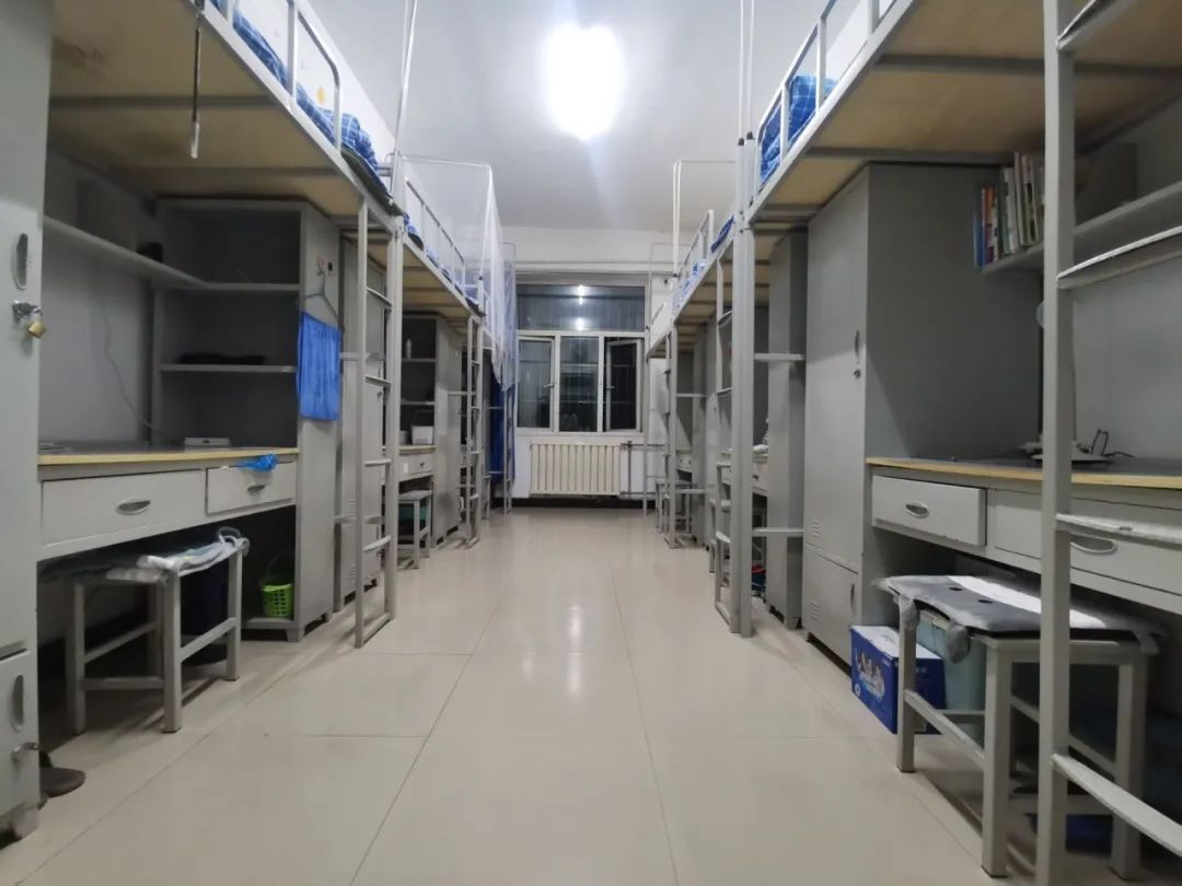 唐山学院宿舍条件怎么样,有空调和独立卫生间吗?(附宿舍图片)