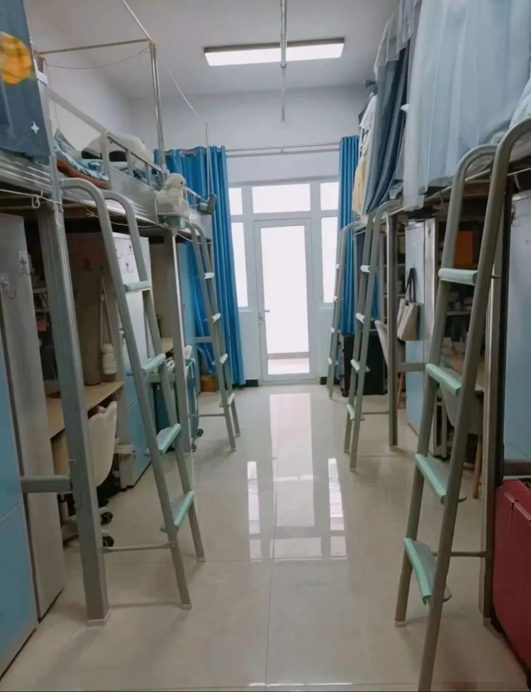 长治医学院宿舍条件怎么样,有空调和独立卫生间吗?(附宿舍图片)