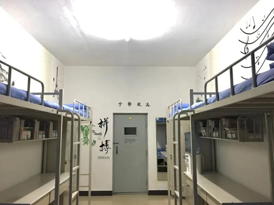 辽宁科技学院宿舍条件怎么样,有空调和独立卫生间吗?(附宿舍图片)