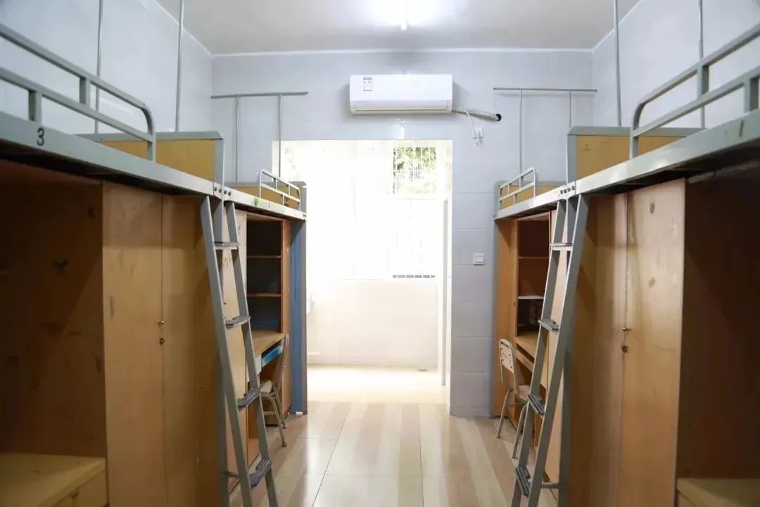 四川工商学院宿舍条件怎么样,有空调和独立卫生间吗?(附宿舍图片)