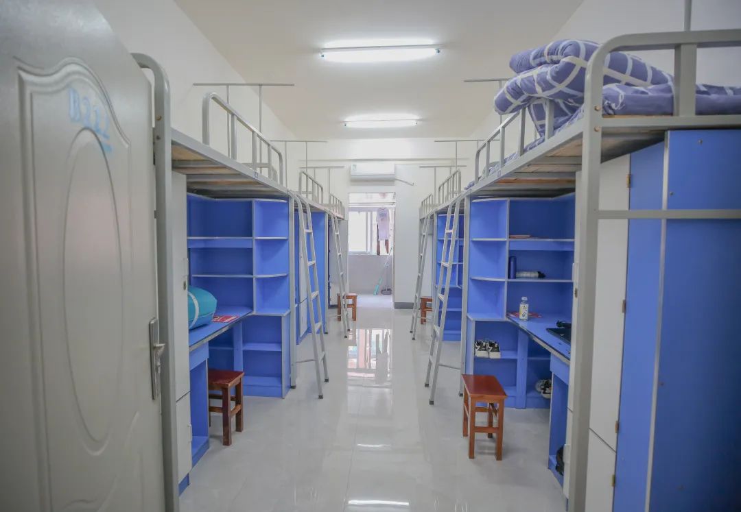 湖北汽车工业学院宿舍条件怎么样,有空调和独立卫生间吗?(附宿舍图片)