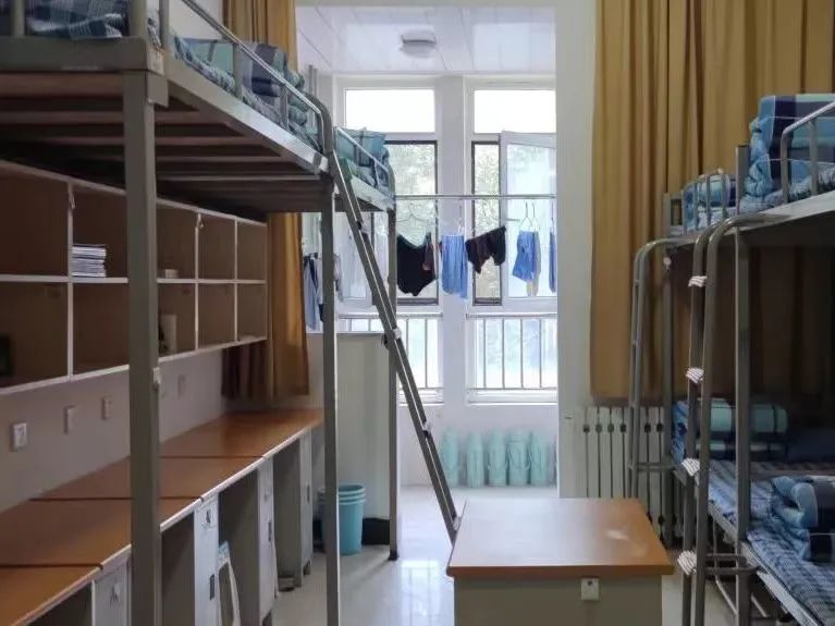 鲁东大学宿舍条件怎么样,有空调和独立卫生间吗?(附宿舍图片)