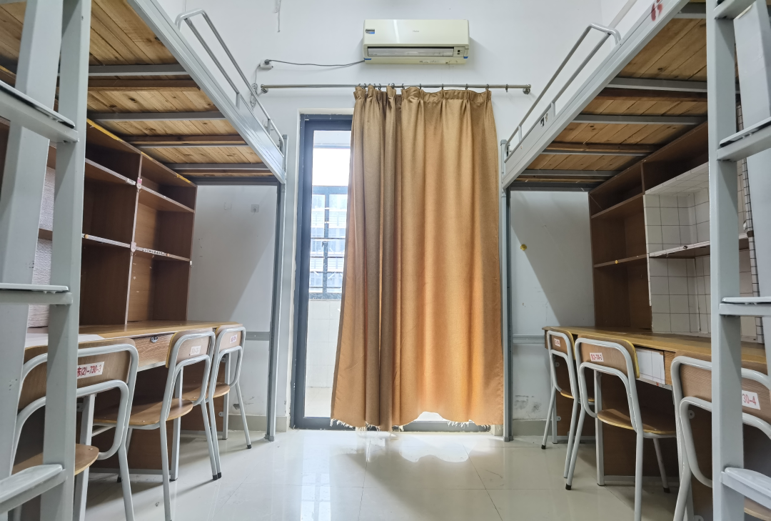 厦门理工学院宿舍条件怎么样,有空调和独立卫生间吗?(附宿舍图片)