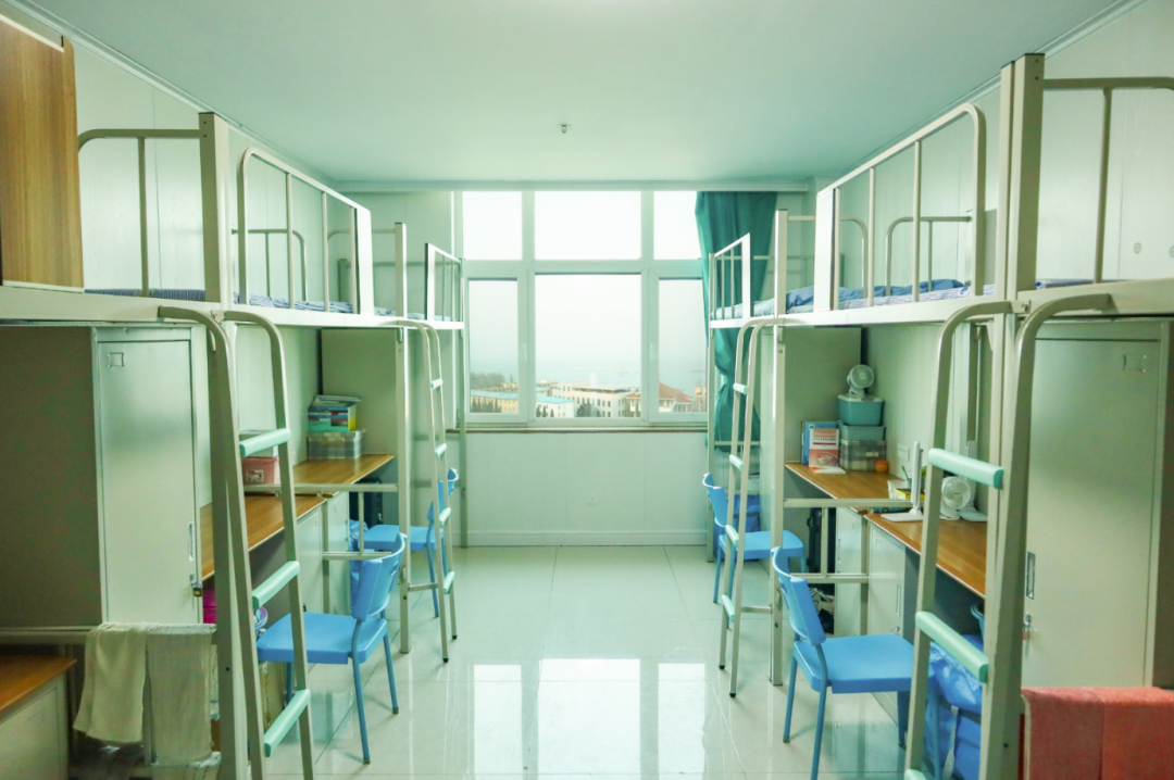 辽宁财贸学院宿舍条件怎么样,有空调和独立卫生间吗?(附宿舍图片)