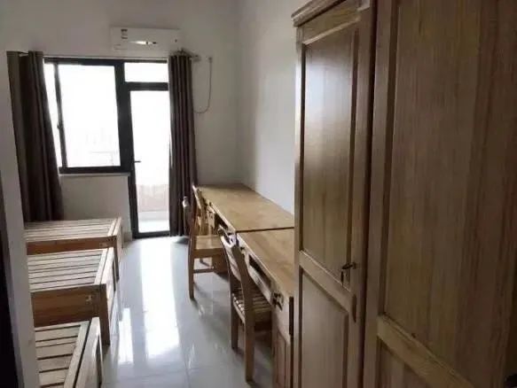 上海外国语大学宿舍条件怎么样,有空调和独立卫生间吗?(附宿舍图片)
