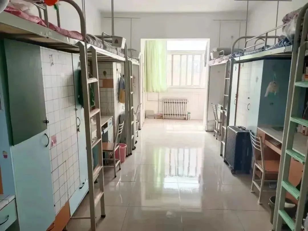宝鸡文理学院宿舍条件怎么样,有空调和独立卫生间吗?(附宿舍图片)