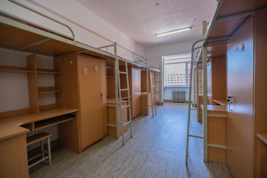 辽宁中医药大学宿舍条件怎么样,有空调和独立卫生间吗?(附宿舍图片)