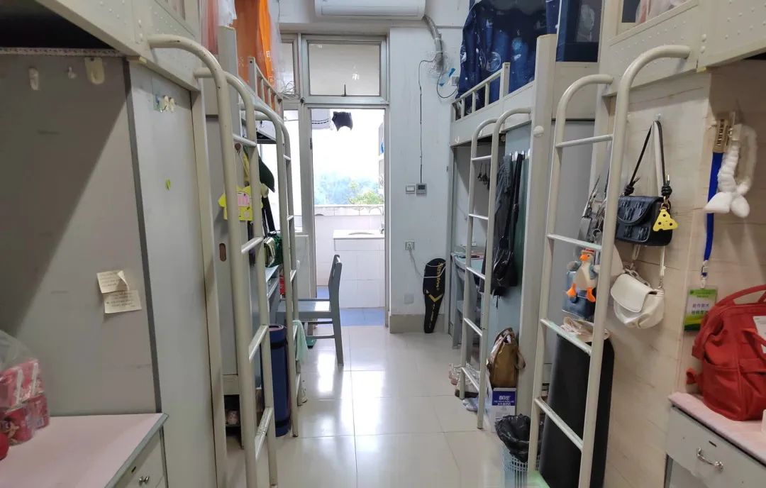 广西大学宿舍条件怎么样,有空调和独立卫生间吗?(附宿舍图片)