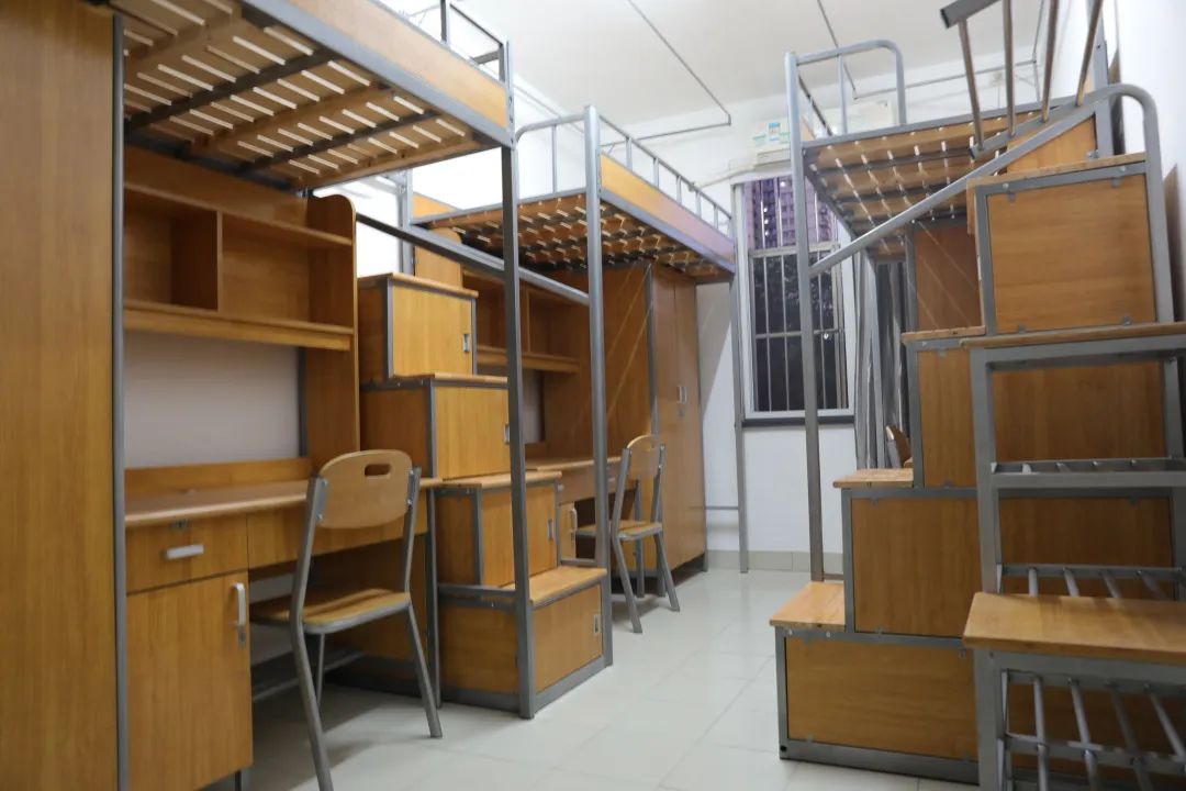 复旦大学宿舍条件怎么样,有空调和独立卫生间吗?(附宿舍图片)