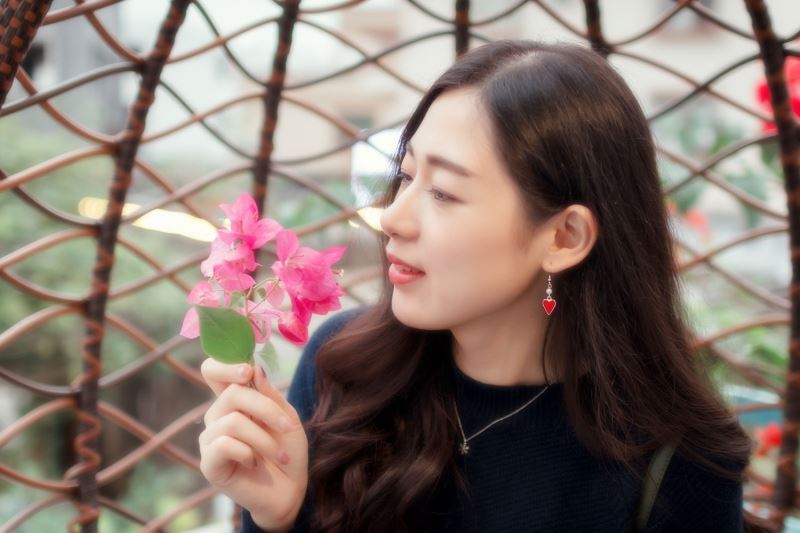 ps把美女人物图片调出唯美柔和的效果教程