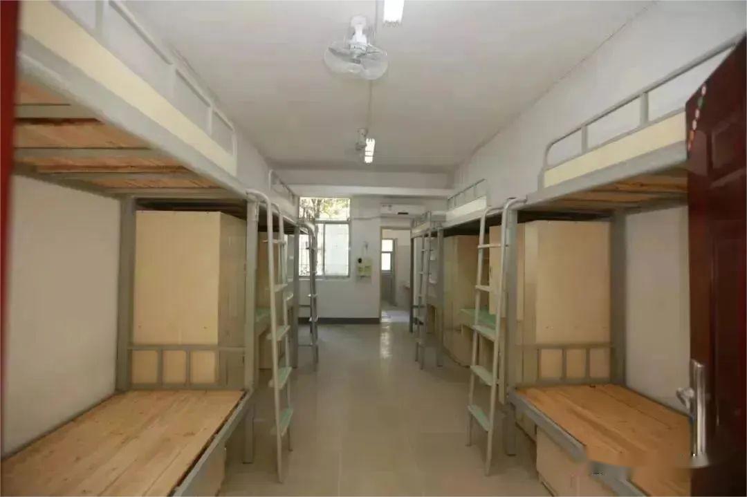 湖南工商大学宿舍条件怎么样,有空调和独立卫生间吗?(附宿舍图片)