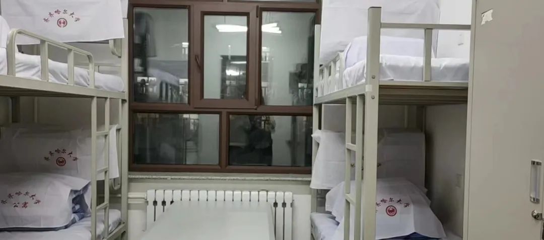齐齐哈尔大学宿舍条件怎么样,有空调和独立卫生间吗?(附宿舍图片)