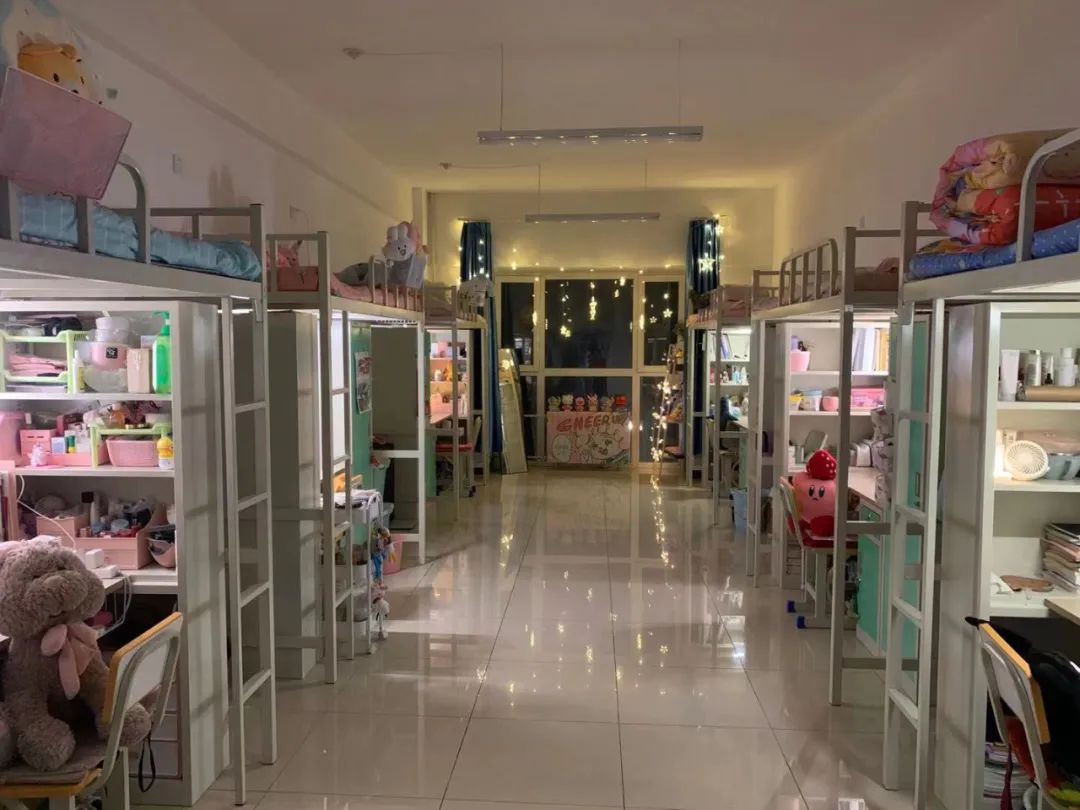 黑龙江工商学院宿舍条件怎么样,有空调和独立卫生间吗?(附宿舍图片)
