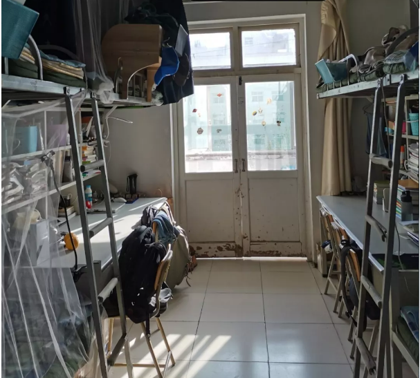 山西财经大学宿舍条件怎么样,有空调和独立卫生间吗?(附宿舍图片)