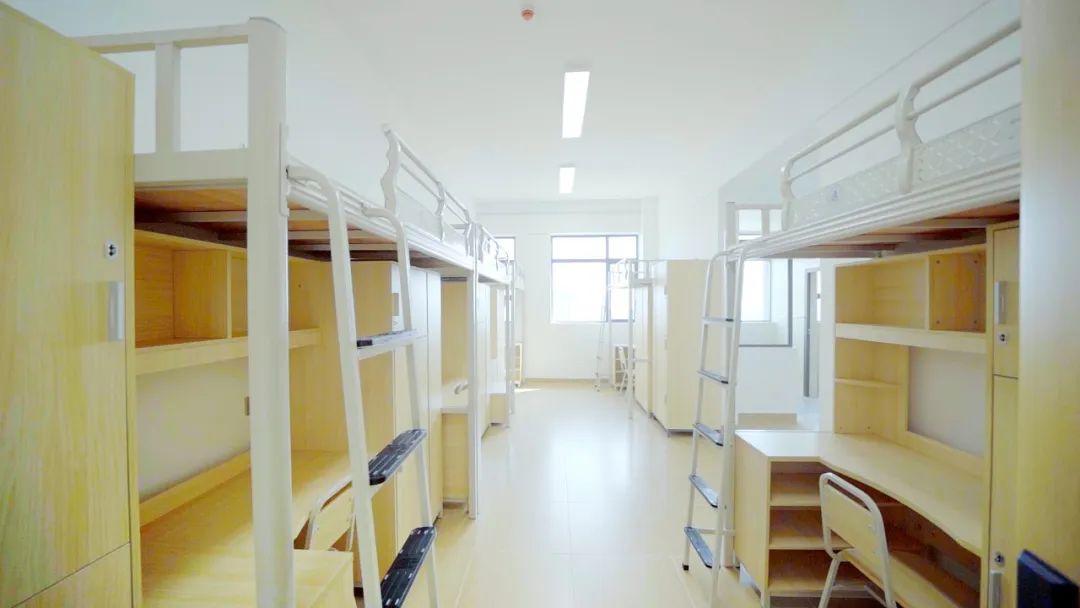 云南工商学院宿舍条件怎么样,有空调和独立卫生间吗?(附宿舍图片)