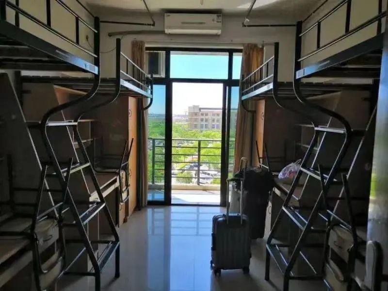 上海应用技术大学宿舍条件怎么样,有空调和独立卫生间吗?(附宿舍图片)
