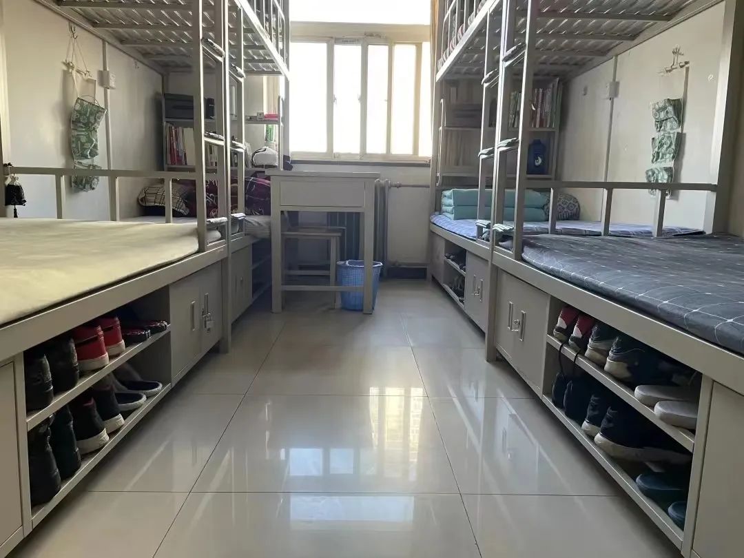 北京联合大学宿舍条件怎么样,有空调和独立卫生间吗?(附宿舍图片)