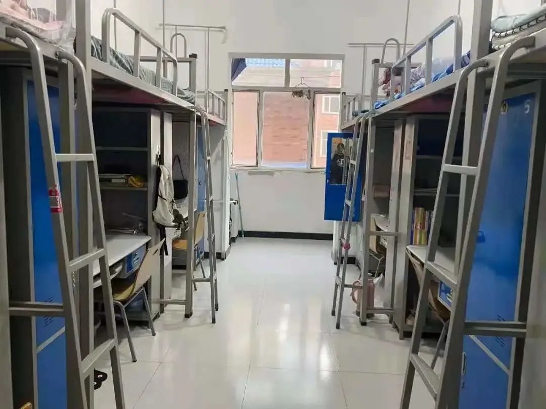 河北农业大学宿舍条件怎么样,有空调和独立卫生间吗?(附宿舍图片)
